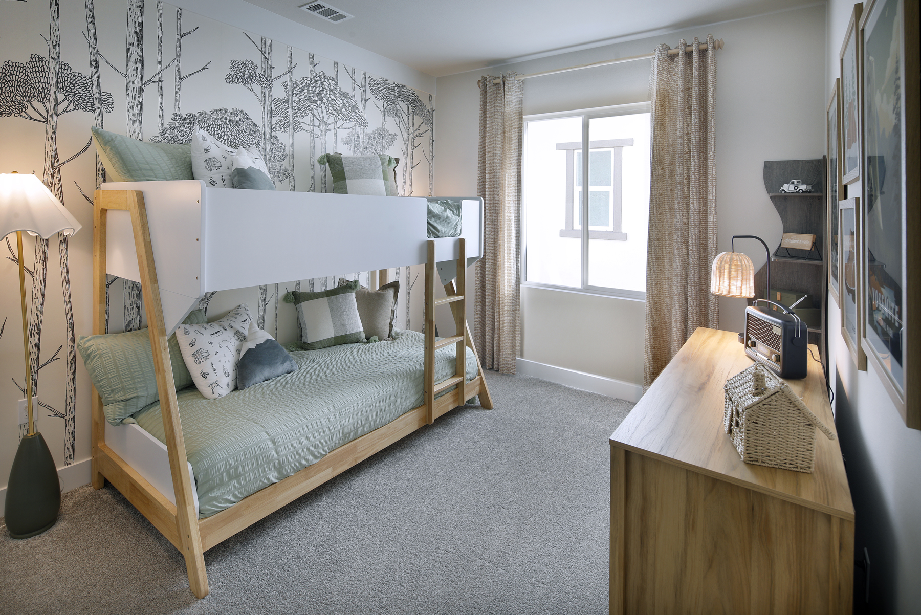 A bedroom with a bed and a desk.