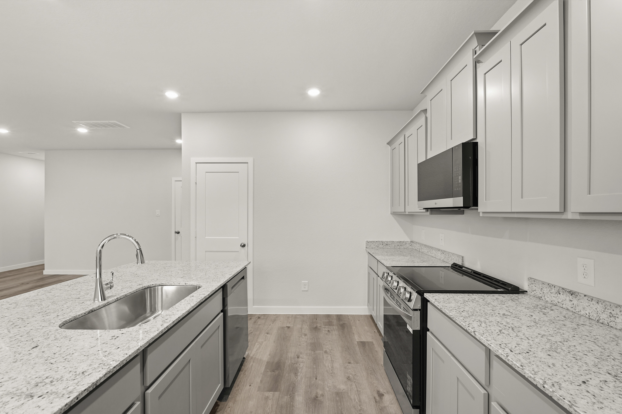 A kitchen with white cabinets.
