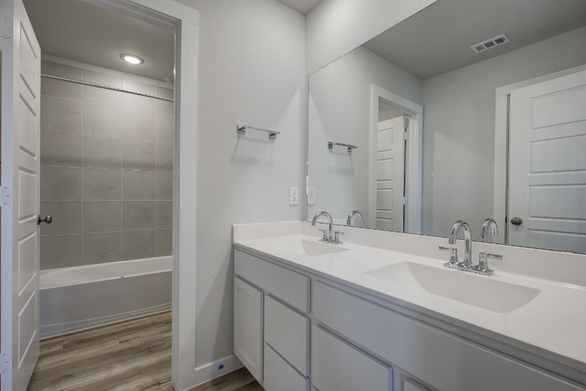 A bathroom with a sink and a mirror.